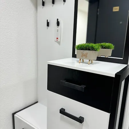 Ikanovic 公寓 察津